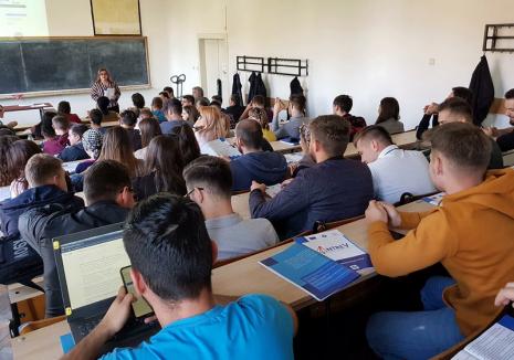 Ministrul Tineretului le promite studenților din Oradea o casă de cultură