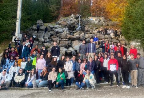 Atelier intercultural: Zeci de studenți români și străini s-au împrietenit la Stâna de Vale (FOTO)