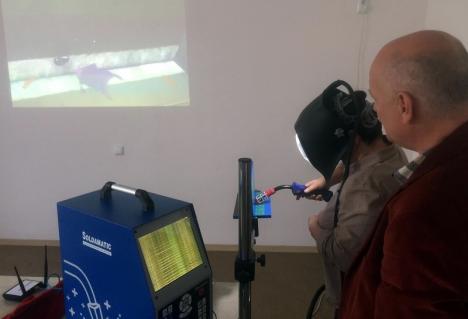 Meserie... cu tehnologie: La Grupul Şcolar Agricol din Cadea, viitorii sudori vor învăţa meserie la un simulator de ultimă generaţie (FOTO)