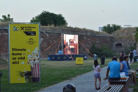 Festivalul de film în aer liber a debutat cu succes. Prima proiecţie: documentarul 'Doar o răsuflare', realizat de o orădeancă (FOTO)