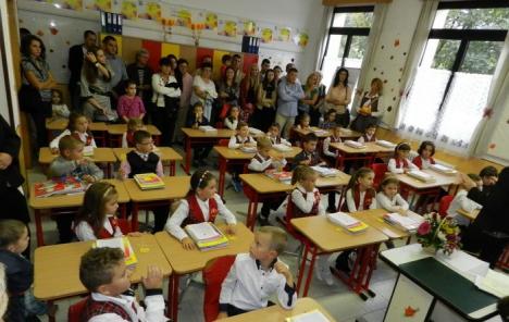 Sună clopoţelul! 100.000 de elevi sunt aşteptaţi luni în şcolile din Bihor