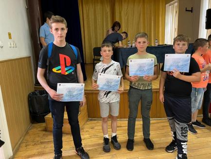 Super-elevii din Bihor pricepuți la matematică, premiați (FOTO)