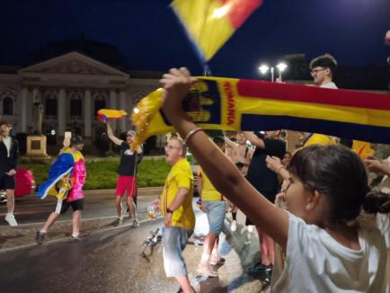 „Generația de suflet” a calificat România în optimi la Euro 2024. Orădenii au sărbătorit în stradă (FOTO/VIDEO)