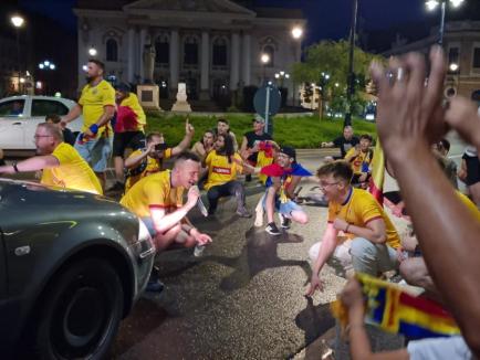 „Generația de suflet” a calificat România în optimi la Euro 2024. Orădenii au sărbătorit în stradă (FOTO/VIDEO)