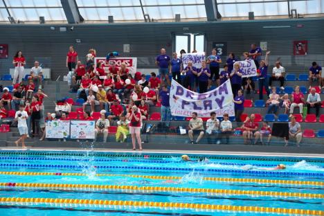 Înot pentru fapte bune: Swimathon Oradea are loc sâmbătă, la Bazinul Olimpic, cu 24 de cauze caritabile