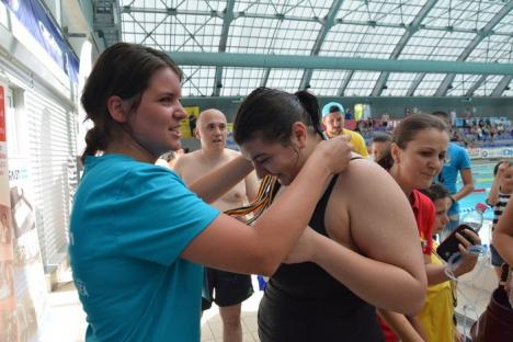 Bălăceală în scop nobil: Ediţia de anul acesta a Swimathon a adunat peste 300 de înotători (FOTO/VIDEO)