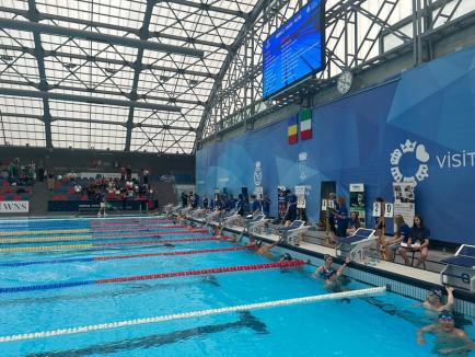 Efort în bazin și încurajări în tribune, pentru cauze importante și oameni „cu lipici”: cum a arătat noua ediție a Swimathon la Oradea (FOTO)
