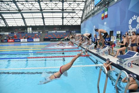 Efort în bazin și încurajări în tribune, pentru cauze importante și oameni „cu lipici”: cum a arătat noua ediție a Swimathon la Oradea (FOTO)