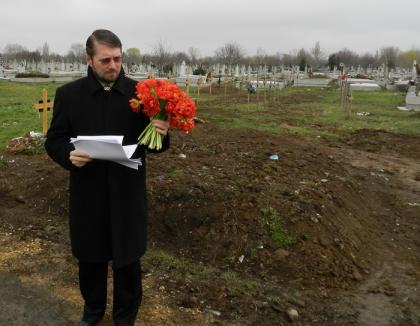 Szabo Odon acuză Primăria de "barbarie": "Au îngropat osemintele scoase din cimitirele Olosig şi Seleuş fără preot, într-o groapă comună!" (FOTO)