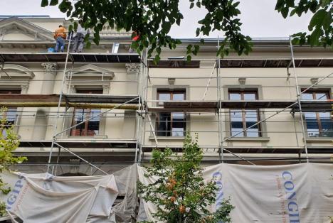 Faţada principală a Şcolii Szacsvay Imre din Oradea a fost reabilitată