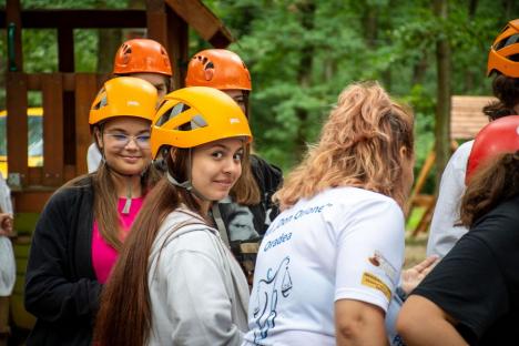 Elevi cu rezultate excepționale, de la 8 școli din Bihor, s-au bucurat de o tabără... anti-stres (FOTO)