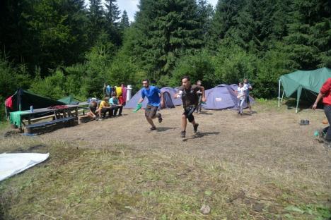 Natura pe primul loc: 18 elevi bihoreni au petrecut o săptămână la cort, în mijlocul munților (FOTO)