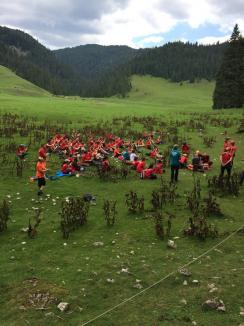 Tabăra MASH: În mijlocul munţilor, zeci de studenţi medicinişti învaţă cum să salveze oameni (FOTO)