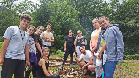 O vară altfel: Tinerii bihoreni își pot petrece vacanța făcând voluntariat, cunoscând noi prieteni și în diverse școli de vară (FOTO / VIDEO)