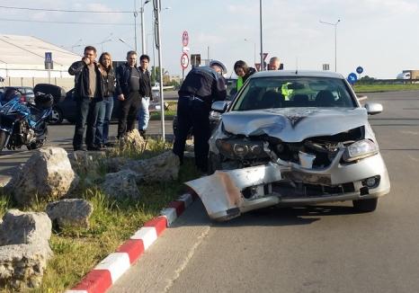 Accident lângă Auchan: Şoferiţa unui Nissan nu a oprit la Stop şi a izbit un Matiz (FOTO)
