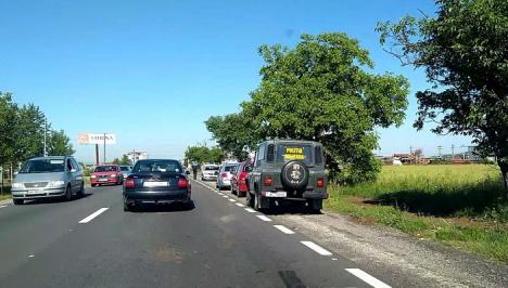 Vehicul al Armatei, implicat într-un accident cu trei maşini, lângă Oşorhei (FOTO)