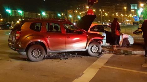 Intersecţia groazei: Un Duster şi-a făcut botul praf, lovindu-se de un Ford, lângă podul Dacia (FOTO/VIDEO)