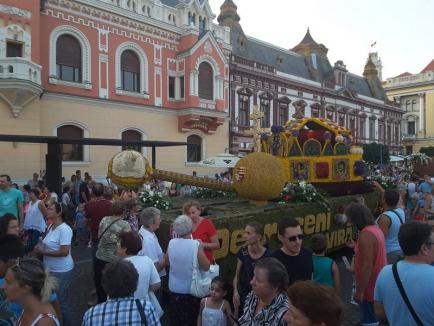 Delir al lui Funar: În Oradea a defilat un tanc unguresc, în aplauzele maghiarilor care aşteaptă să ocupe Ardealul (FOTO)