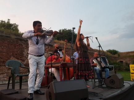 Oradea Summer Film: Caliu și taraful lui au cântat în Parcul Cetății (FOTO / VIDEO)