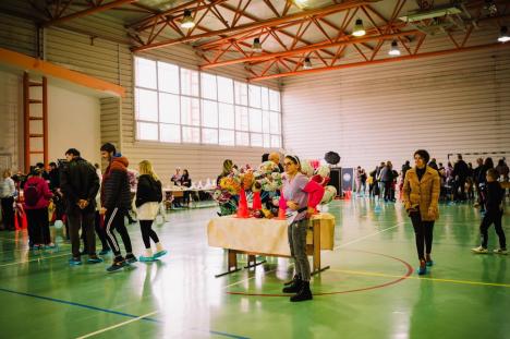 O asociaţie din Marghita a adunat 17.000 de lei pentru cadourile unor copii nevoiași sau cu dizabilități (FOTO)