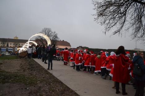 Cetatea luminiţelor: Moşuleţii au deschis prima ediţie a Târgului de Crăciun din Oradea (FOTO / VIDEO)