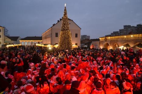 Cetatea luminiţelor: Moşuleţii au deschis prima ediţie a Târgului de Crăciun din Oradea (FOTO / VIDEO)