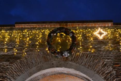 Cetatea luminiţelor: Moşuleţii au deschis prima ediţie a Târgului de Crăciun din Oradea (FOTO / VIDEO)