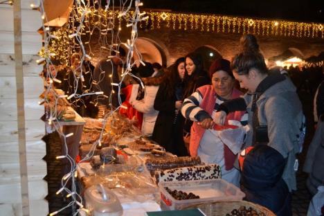 Cetatea luminiţelor: Moşuleţii au deschis prima ediţie a Târgului de Crăciun din Oradea (FOTO / VIDEO)