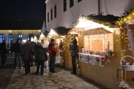 Cetatea luminiţelor: Moşuleţii au deschis prima ediţie a Târgului de Crăciun din Oradea (FOTO / VIDEO)