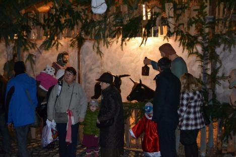 Cetatea luminiţelor: Moşuleţii au deschis prima ediţie a Târgului de Crăciun din Oradea (FOTO / VIDEO)