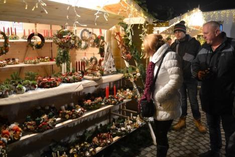 Cetatea luminiţelor: Moşuleţii au deschis prima ediţie a Târgului de Crăciun din Oradea (FOTO / VIDEO)