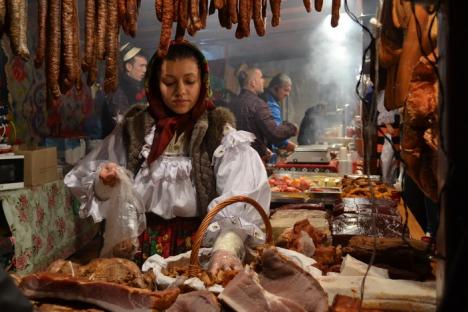 Cetatea luminiţelor: Moşuleţii au deschis prima ediţie a Târgului de Crăciun din Oradea (FOTO / VIDEO)