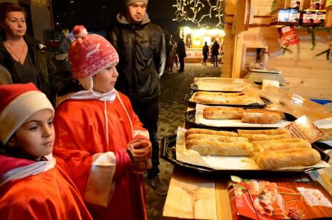 Cetatea luminiţelor: Moşuleţii au deschis prima ediţie a Târgului de Crăciun din Oradea (FOTO / VIDEO)