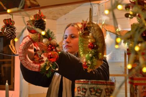 Cetatea luminiţelor: Moşuleţii au deschis prima ediţie a Târgului de Crăciun din Oradea (FOTO / VIDEO)