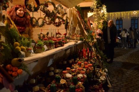 Cetatea luminiţelor: Moşuleţii au deschis prima ediţie a Târgului de Crăciun din Oradea (FOTO / VIDEO)