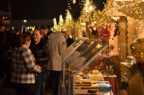 Cetatea luminiţelor: Moşuleţii au deschis prima ediţie a Târgului de Crăciun din Oradea (FOTO / VIDEO)