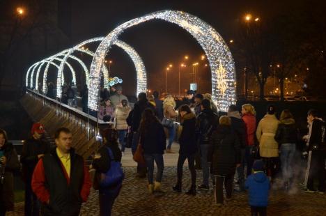 Cetatea luminiţelor: Moşuleţii au deschis prima ediţie a Târgului de Crăciun din Oradea (FOTO / VIDEO)