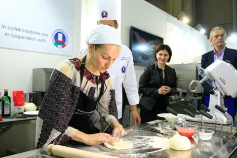 Oradea şi Bihorul se promovează cu plăcinte şi sarmale la Târgul de turism din Milano (FOTO)
