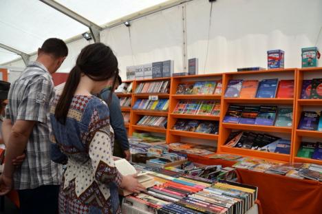 Târgul Gaudeamus la Oradea, un succes. Cele mai vândute cărţi au fost cele din seria Harry Potter (FOTO)