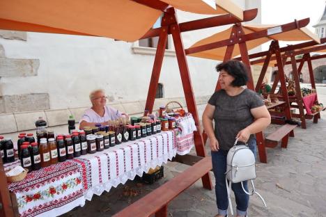 A început Târgul „Cămara Cetății” în Oradea: Printre delicatese, dovleci șarpe, vin de mure și zacuscă de păstrăv (FOTO / VIDEO)