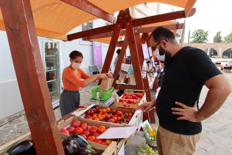 A început Târgul „Cămara Cetății” în Oradea: Printre delicatese, dovleci șarpe, vin de mure și zacuscă de păstrăv (FOTO / VIDEO)