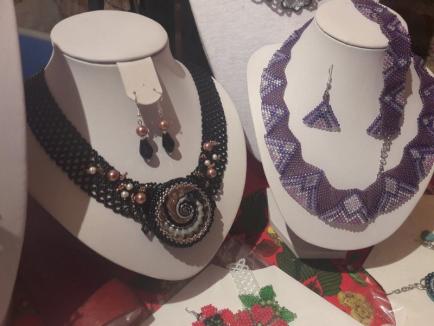 Târg de produse hand-made în Cetate: De la cornulețe și broșe, până la spumantul Silvaniei în sticlă îmbrăcată în catifea (FOTO)