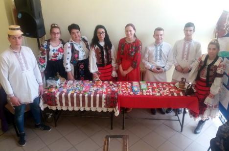 Dragobetele şi iubirea faţă de semeni: Elevii de la Traian Vuia au donat bani pentru o tabără a copiilor sărmani