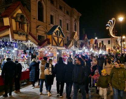 Târgul de Crăciun închide străzi din centrul Oradiei. Primăria se așteaptă la 15.000 de vizitatori pe zi