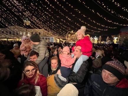 „Să înceapă magia!”: Târgul de Crăciun din Oradea a fost deschis. Luminițele de sărbătoare au fost aprinse în prezența lui Moș Crăciun (FOTO/VIDEO)