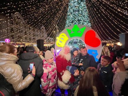 „Să înceapă magia!”: Târgul de Crăciun din Oradea a fost deschis. Luminițele de sărbătoare au fost aprinse în prezența lui Moș Crăciun (FOTO/VIDEO)