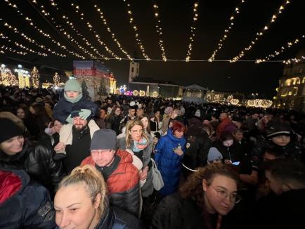 „Să înceapă magia!”: Târgul de Crăciun din Oradea a fost deschis. Luminițele de sărbătoare au fost aprinse în prezența lui Moș Crăciun (FOTO/VIDEO)