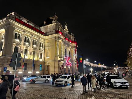 „Să înceapă magia!”: Târgul de Crăciun din Oradea a fost deschis. Luminițele de sărbătoare au fost aprinse în prezența lui Moș Crăciun (FOTO/VIDEO)