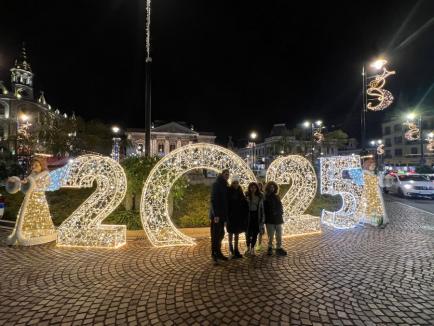 „Să înceapă magia!”: Târgul de Crăciun din Oradea a fost deschis. Luminițele de sărbătoare au fost aprinse în prezența lui Moș Crăciun (FOTO/VIDEO)