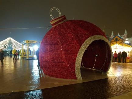 Târgul de Crăciun din Piața Unirii a fost lăsat, temporar, în beznă de un scurtcircuit (FOTO)